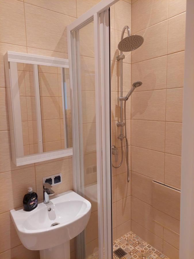 Cosy One Seperate Bedroom Apartment In City Center, Perfect For Family Trip. Riga Eksteriør bilde